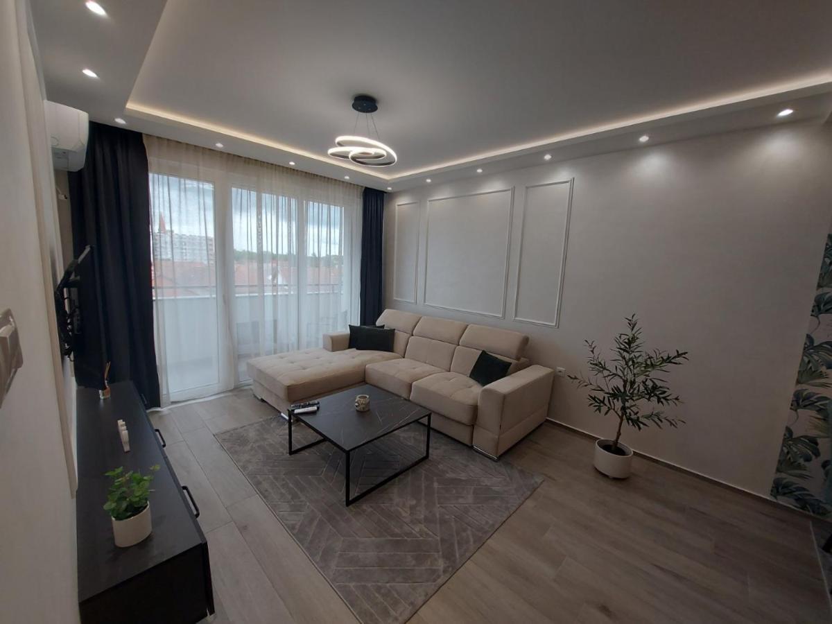 Kat Apartman Apartment ซูโบติกา ภายนอก รูปภาพ