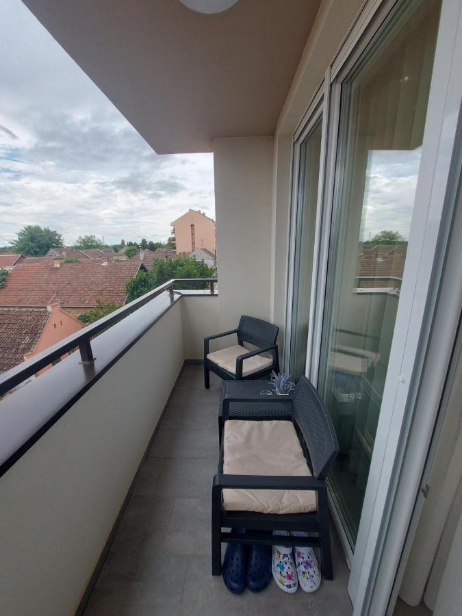 Kat Apartman Apartment ซูโบติกา ภายนอก รูปภาพ